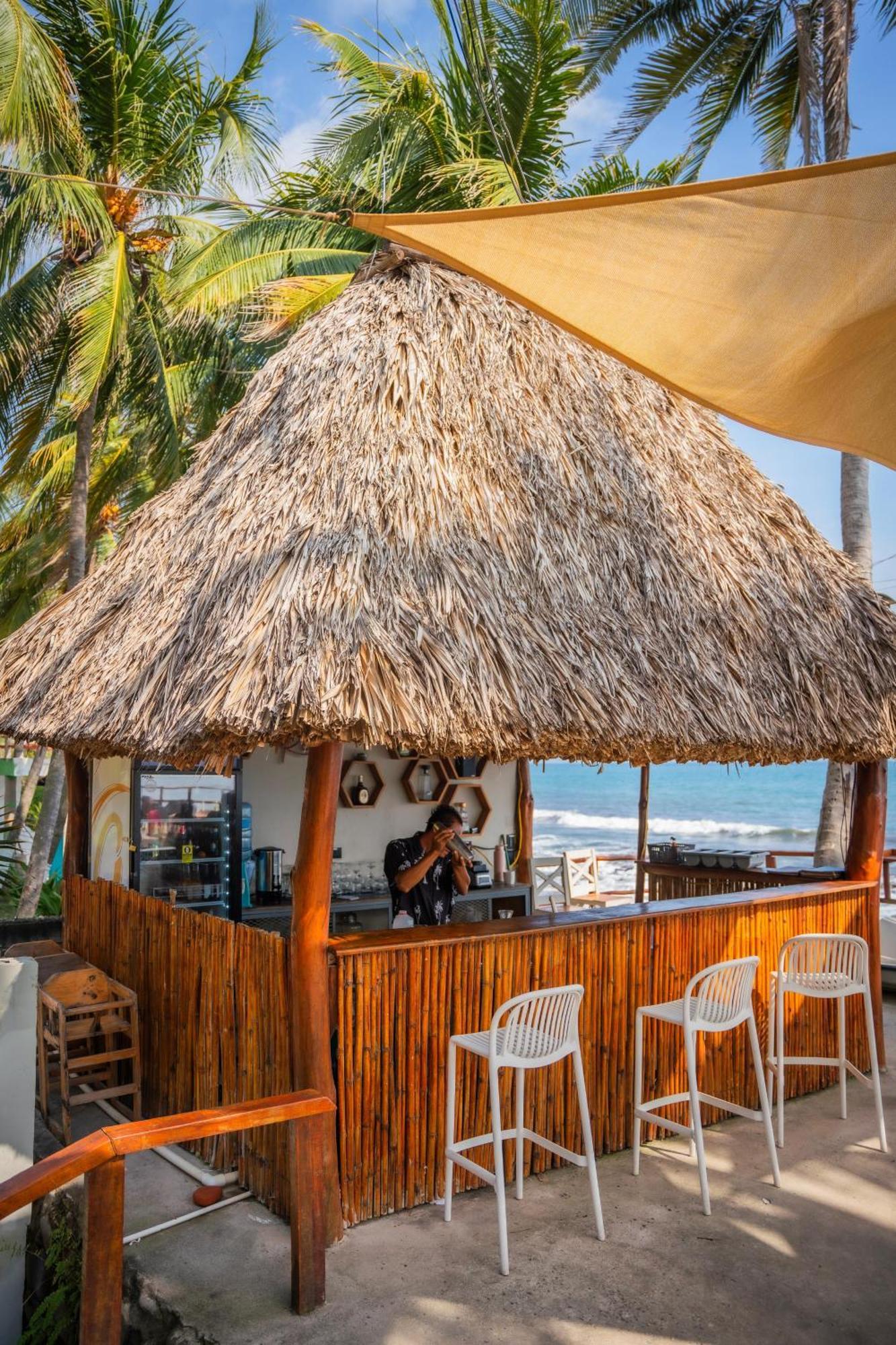 Reef On The Water Hotel Tamanique Exterior photo