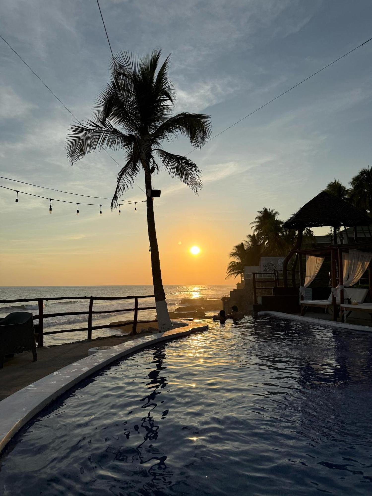 Reef On The Water Hotel Tamanique Exterior photo